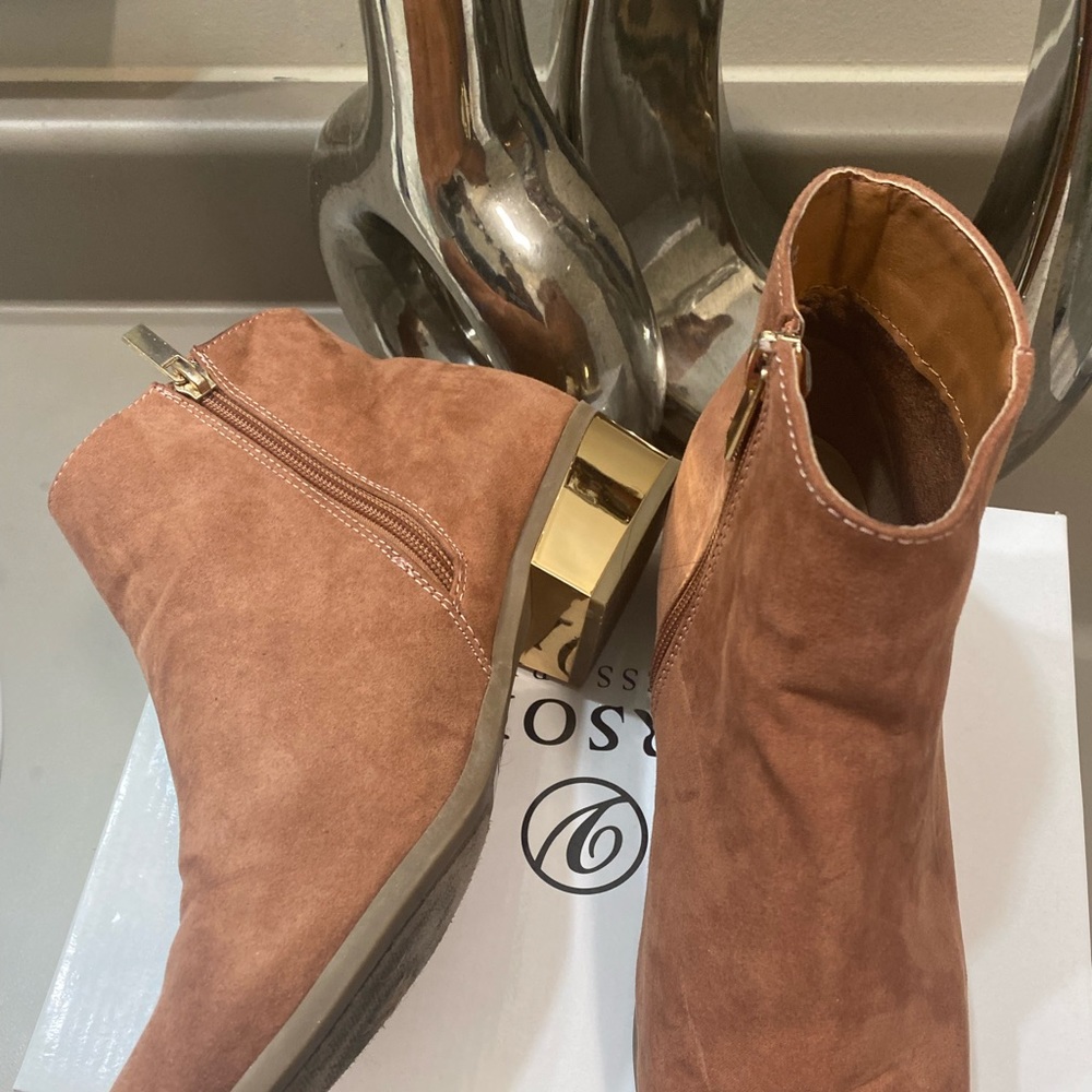 WINTER SALE ‼️ boots/booties 2 for $50 | Gold Block Heel Chelsea Boots
